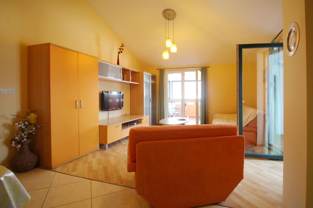 Apartments Pintar Zarok Baska  Exterior photo