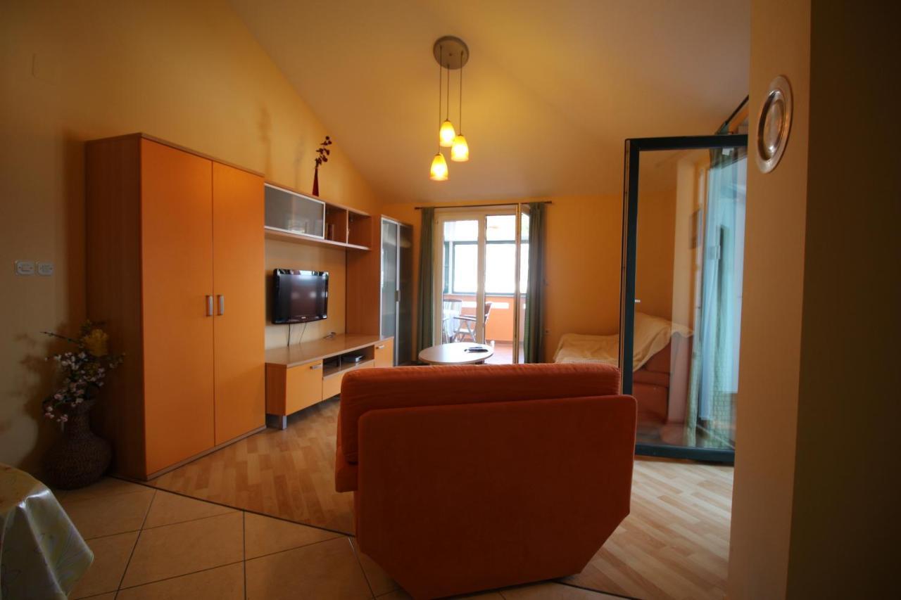 Apartments Pintar Zarok Baska  Exterior photo