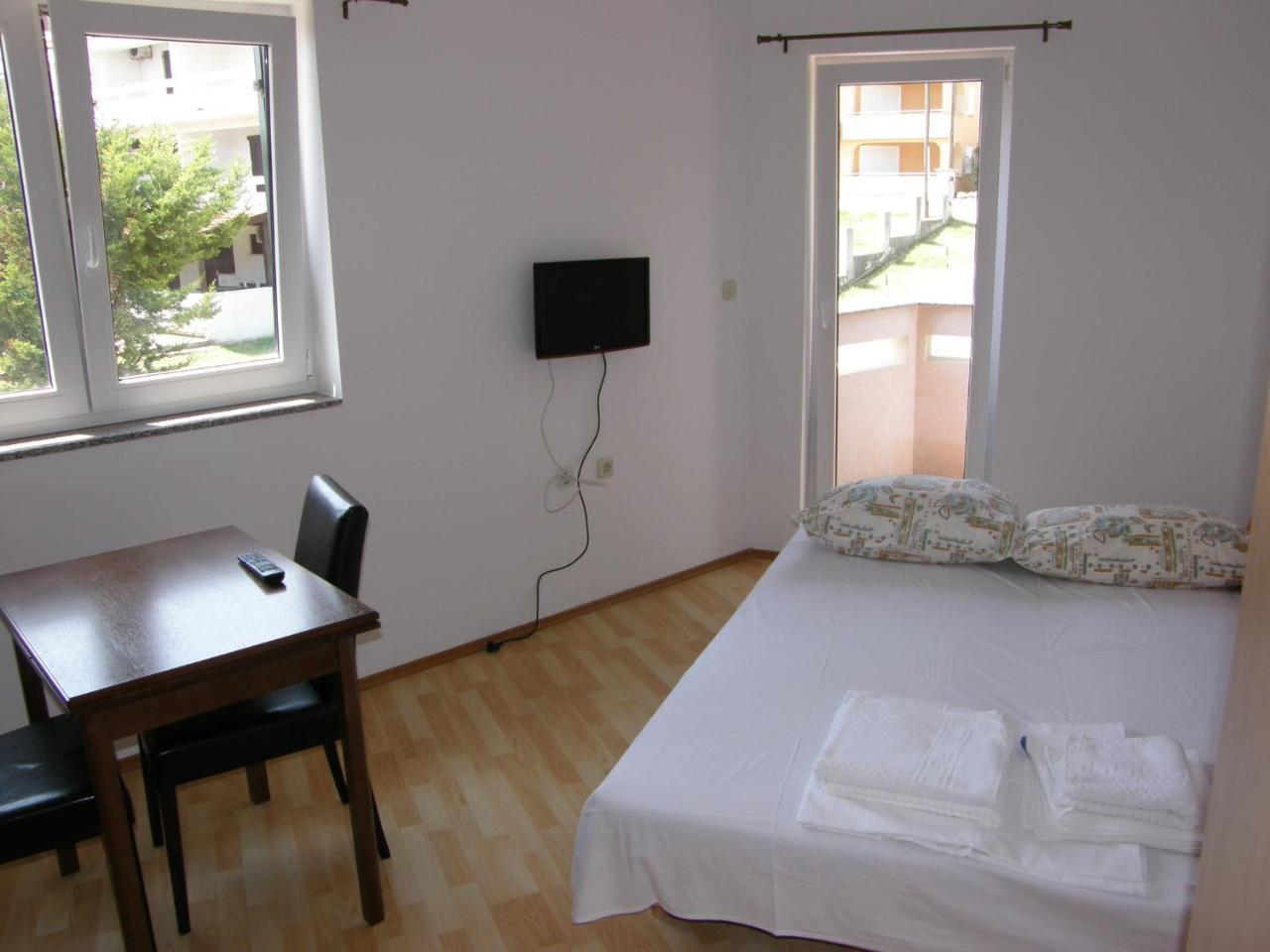 Apartments Pintar Zarok Baska  Exterior photo