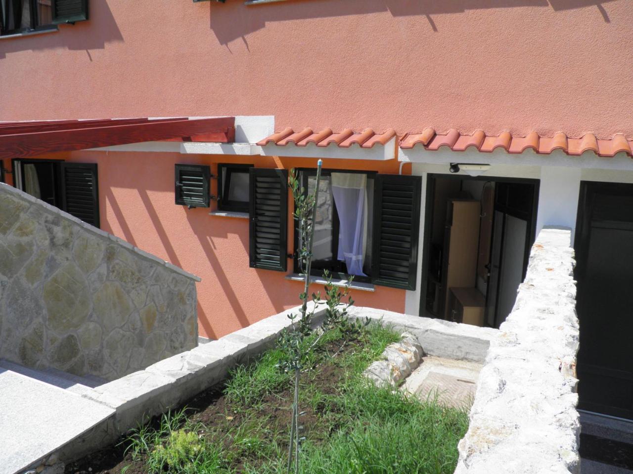 Apartments Pintar Zarok Baska  Exterior photo