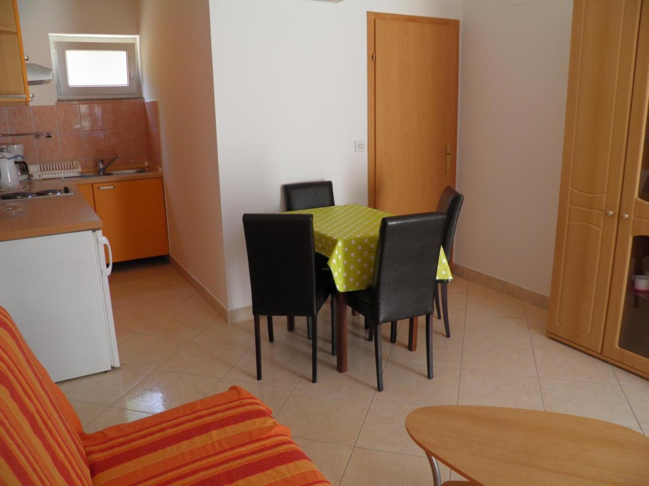 Apartments Pintar Zarok Baska  Exterior photo