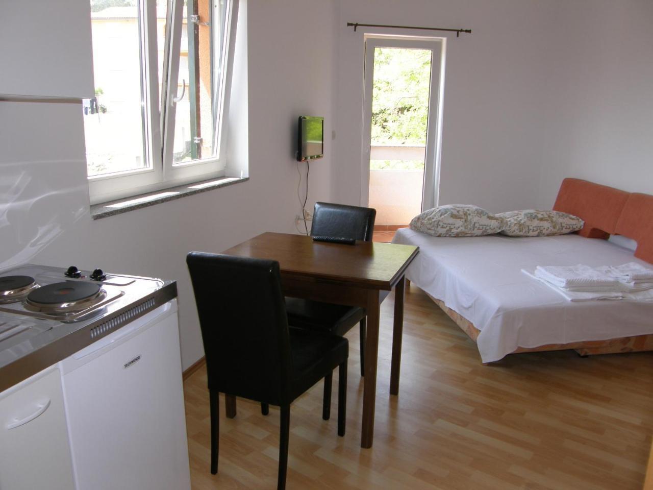 Apartments Pintar Zarok Baska  Exterior photo