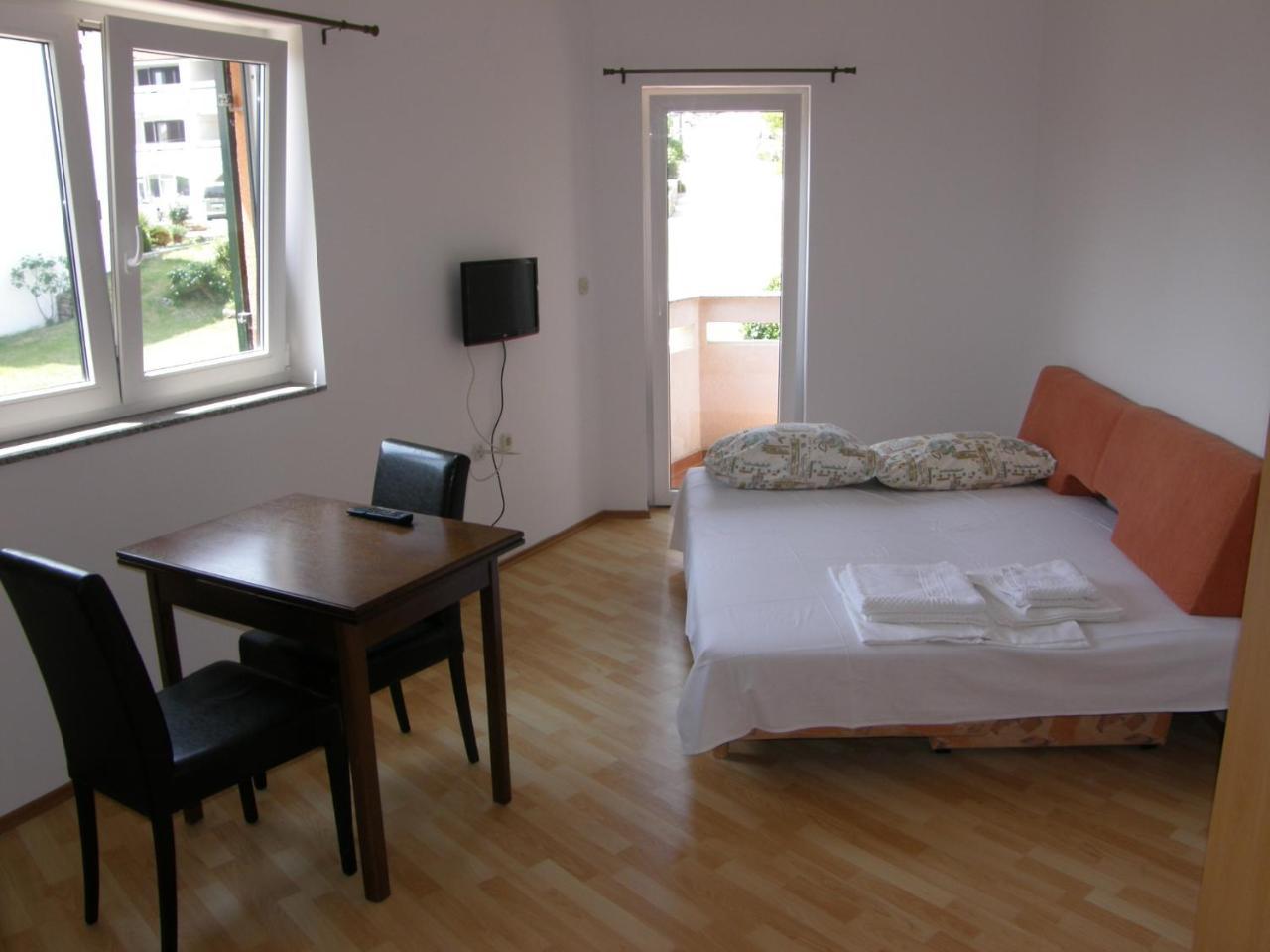 Apartments Pintar Zarok Baska  Exterior photo