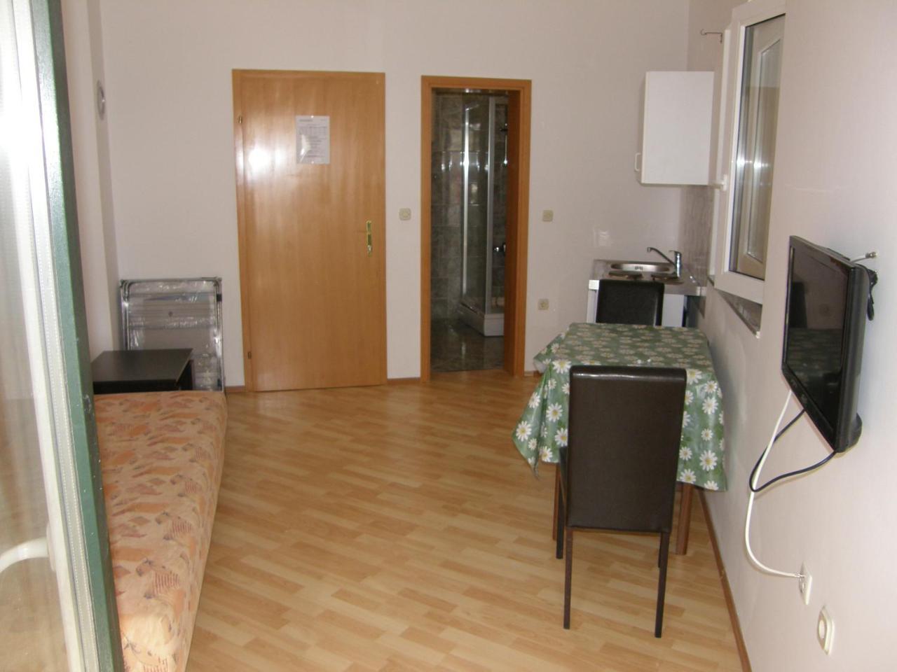 Apartments Pintar Zarok Baska  Exterior photo